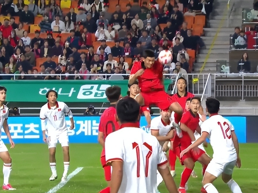 黄队主场失利，士气低迷需加强训练