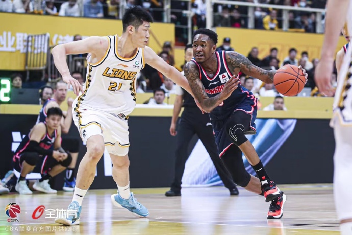 关于极光队全队发挥出色，成功逆转比分的信息