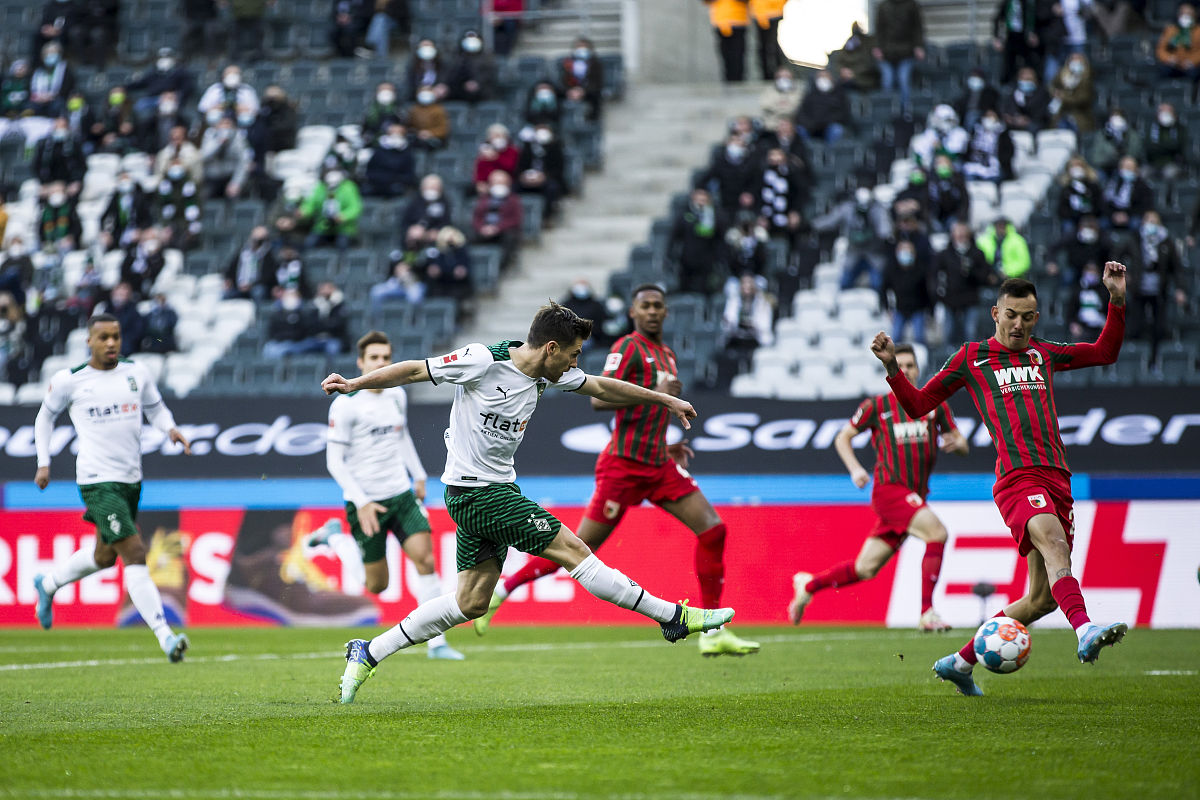 沙尔克不敌对手,球队重回训练场备战下场比赛 沙尔克不敌对手,球队重回训练场备战下场比赛