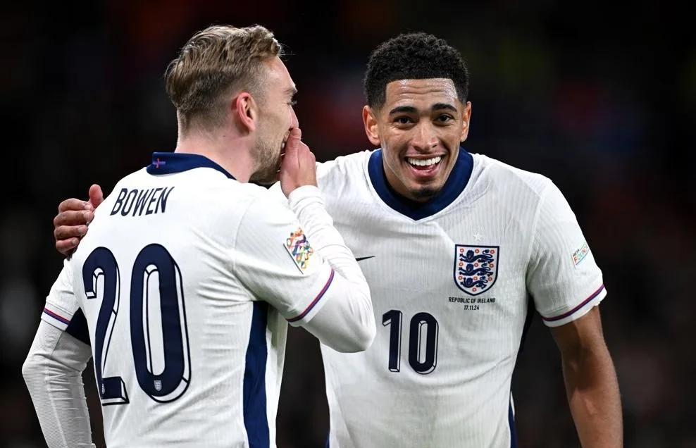 包含英格兰大胜保加利亚，取得三连胜的词条