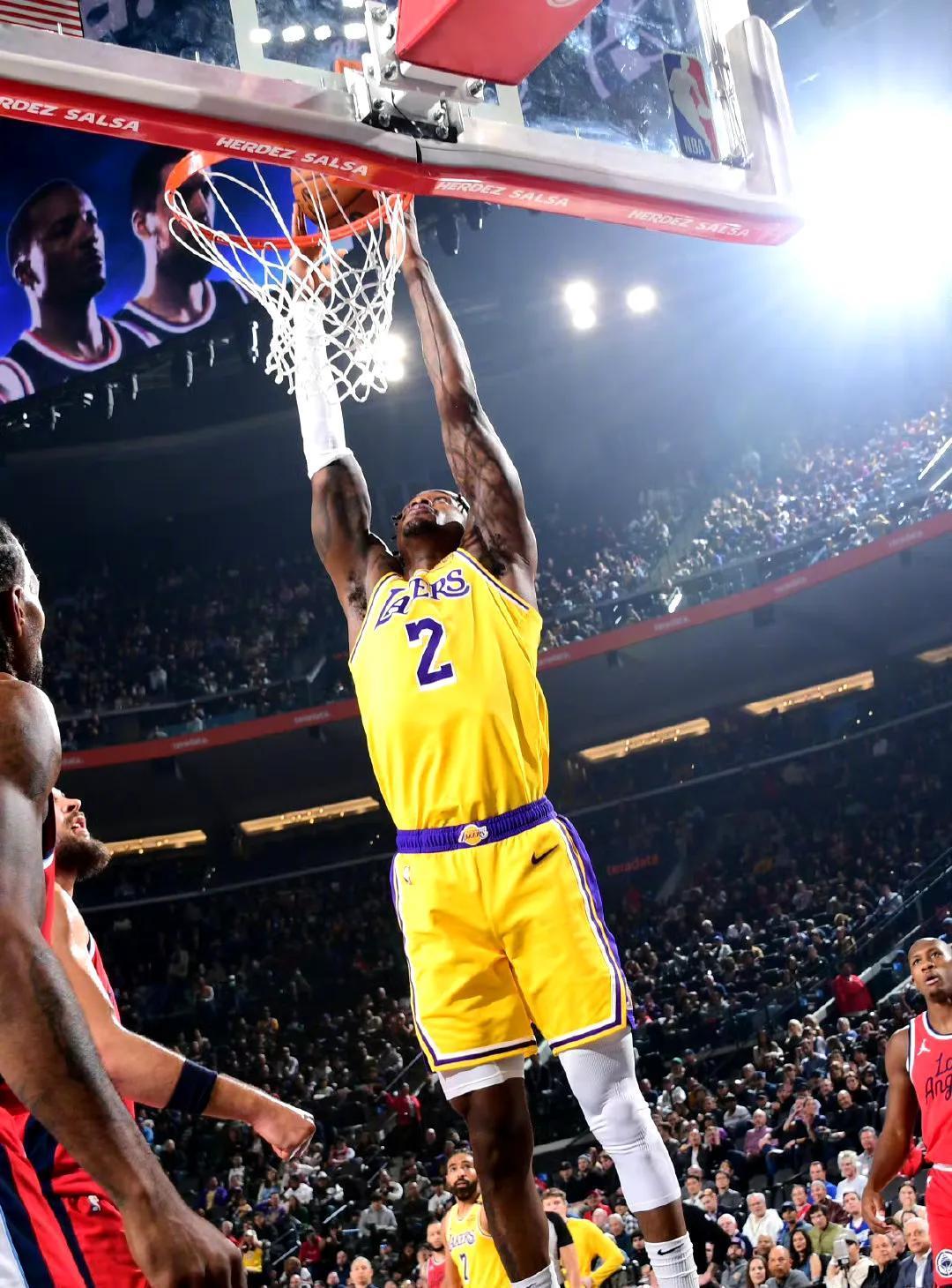 开云体育-快船队主场战胜老鹰，复仇之战获得完美收官