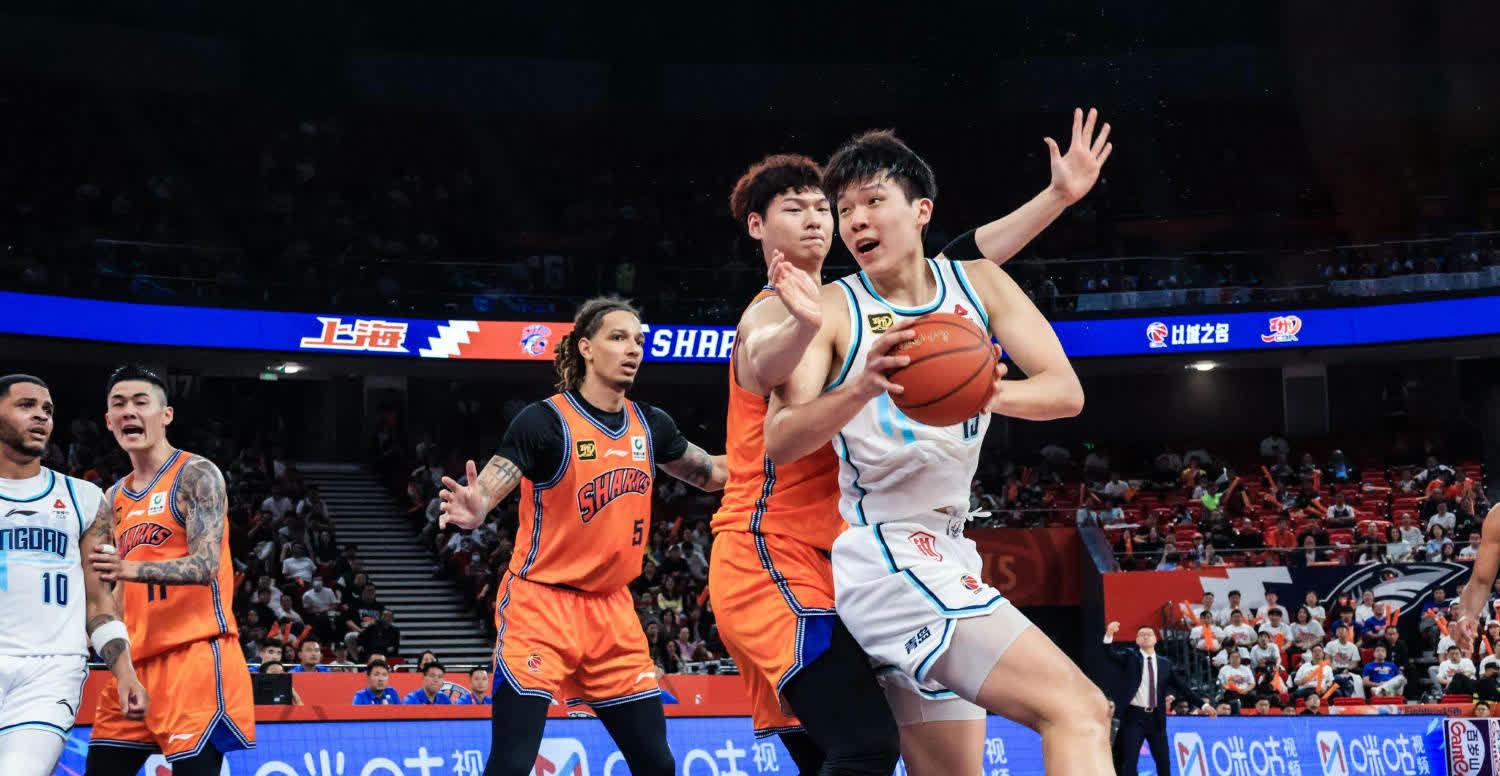 青岛队客场击败天津，取得关键胜利