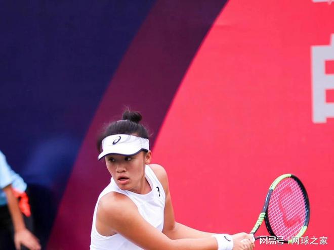 利马网球选手力压群雄，斩获冠军