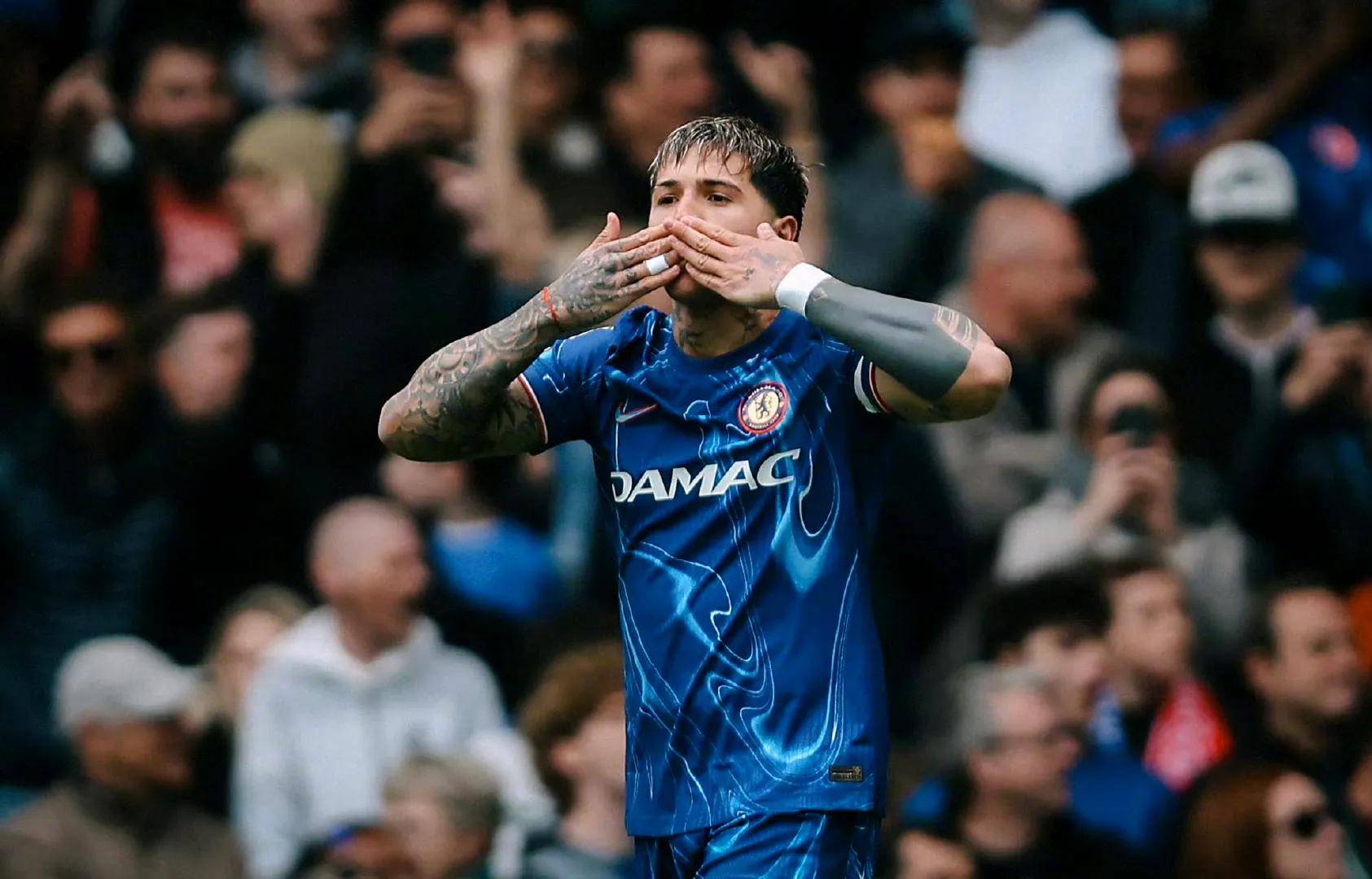 包含切尔西客场遭遇惨败，积分悬念再起的词条