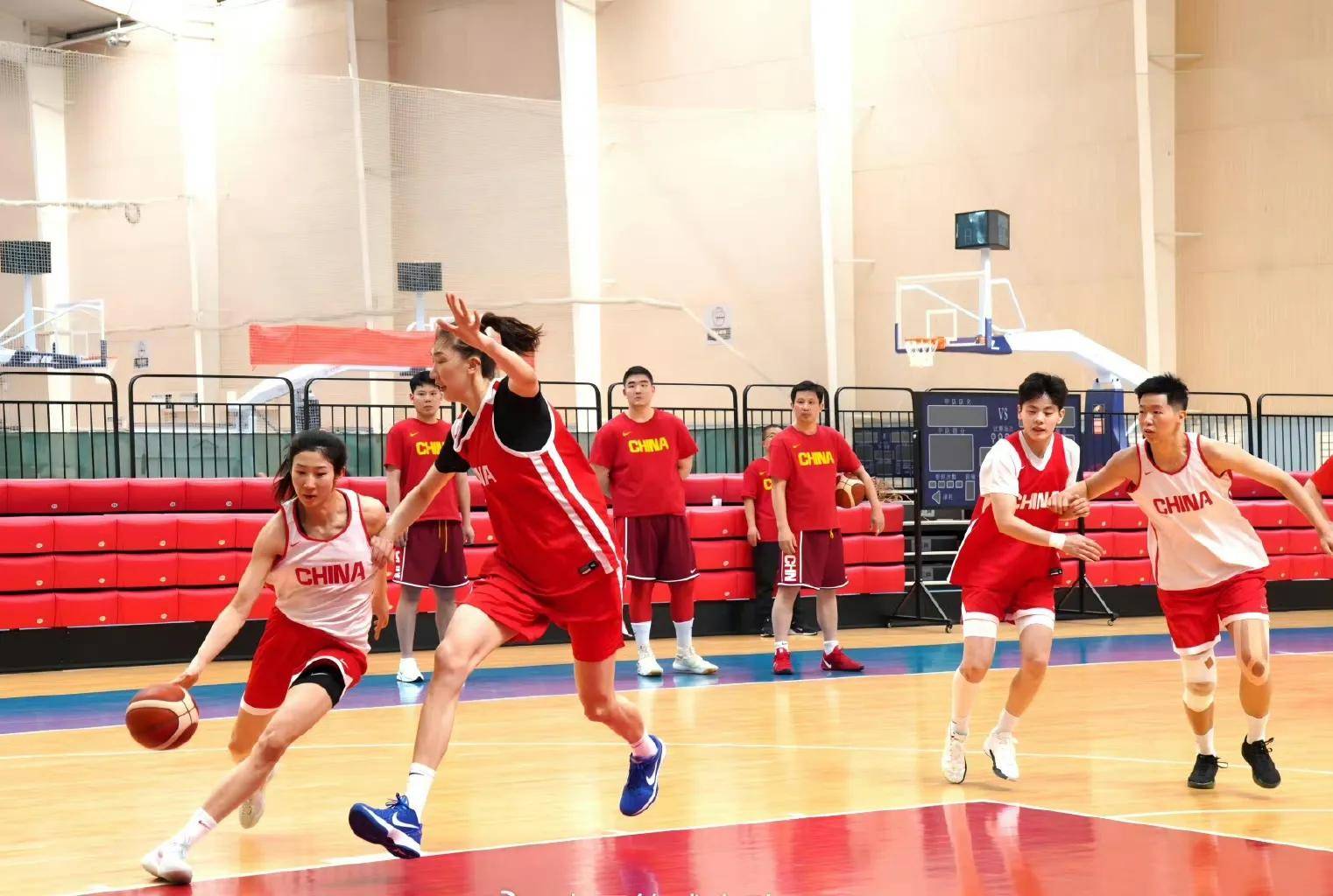 开云体育官方入口-球员在联赛上精湛技艺眼花缭乱