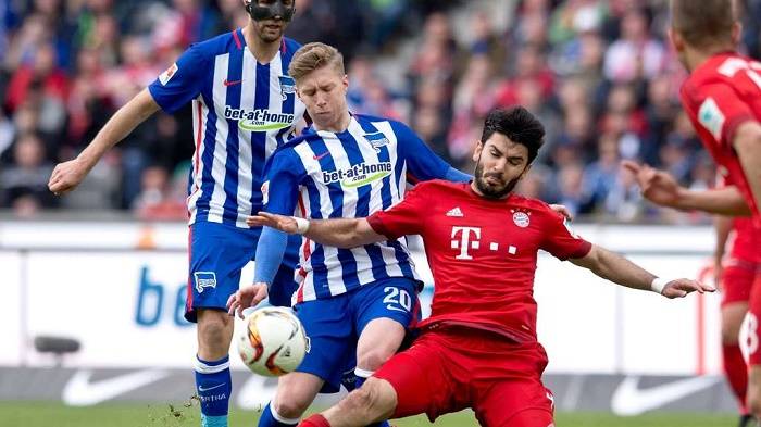 开云体育-柏林赫塔队组织赛前慈善活动