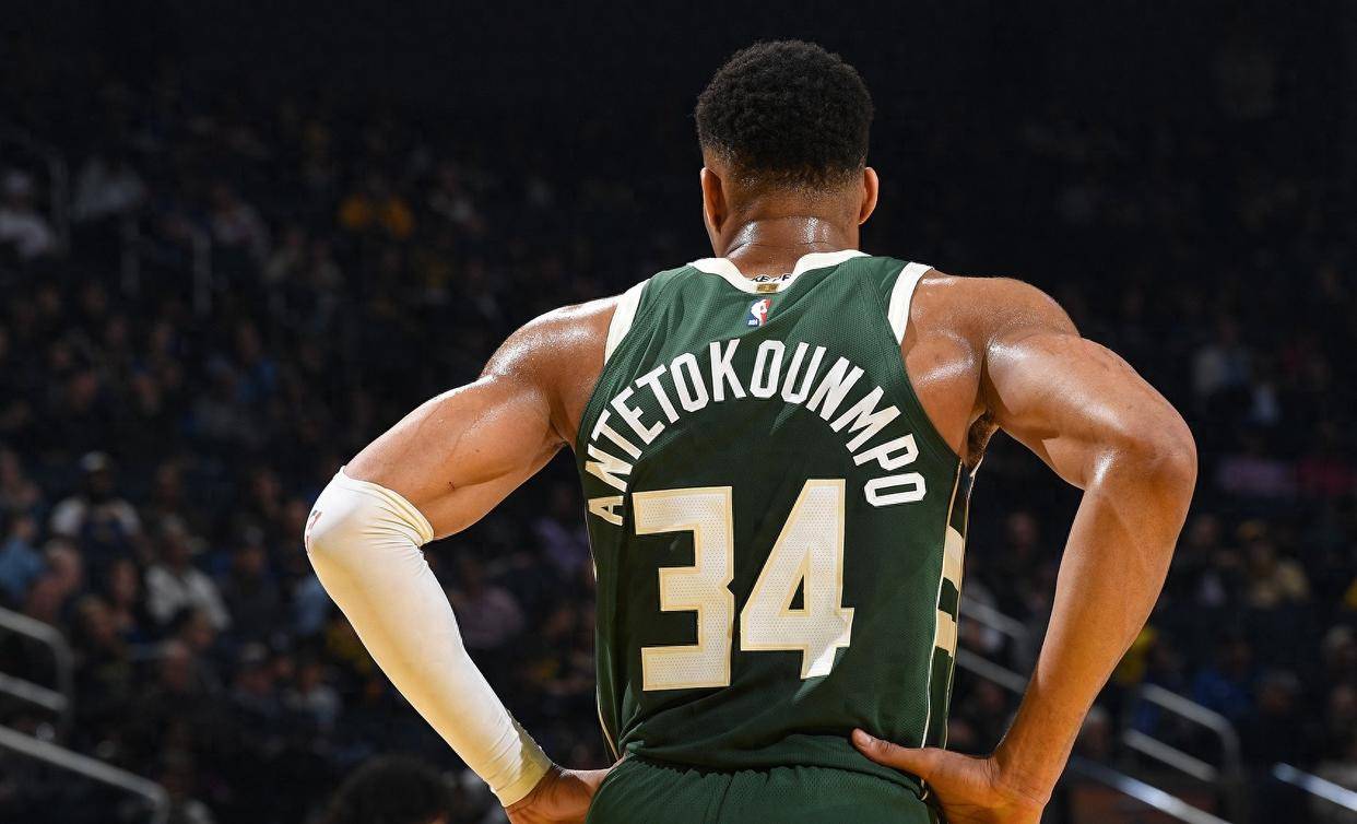 包含雄鹿谨慎：字母哥一举一动皆为雕琢的词条