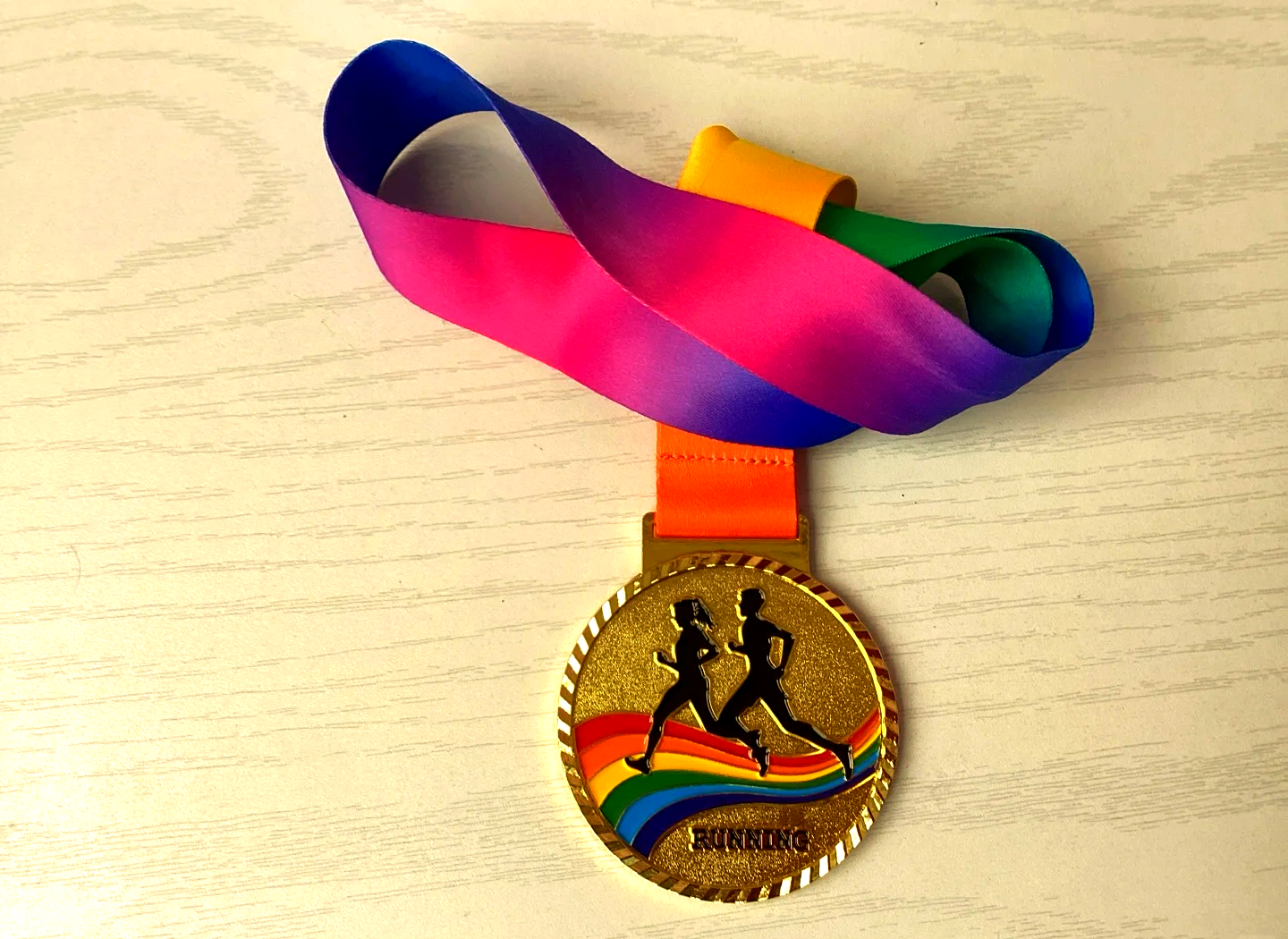 包含秘鲁田径选手在长跑比赛中斩获铜牌的词条