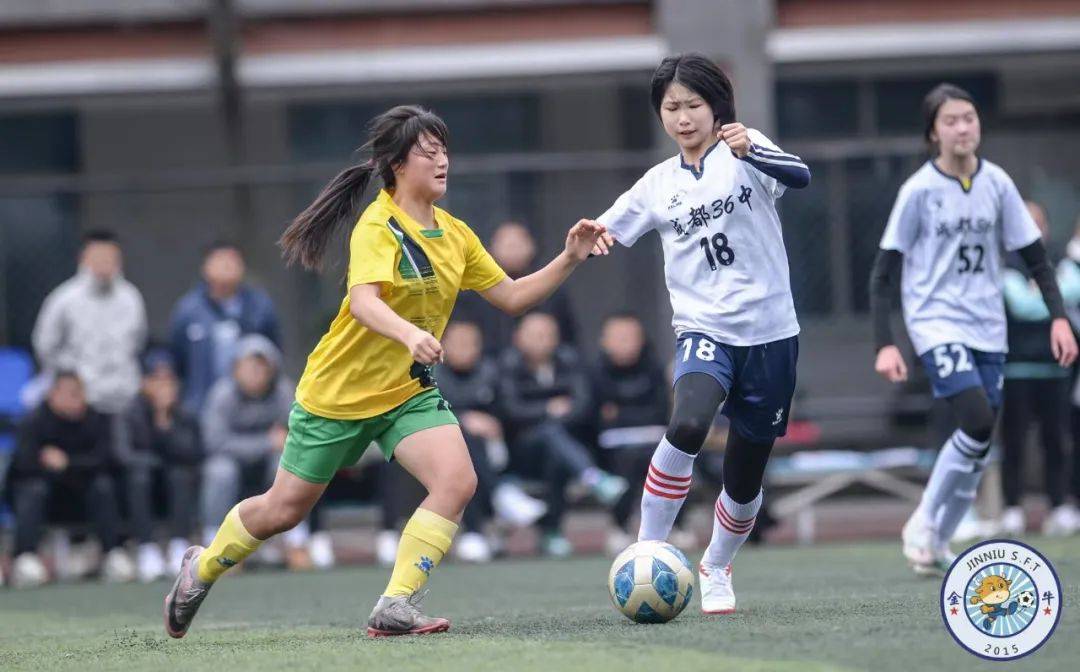 越南女足队员配合默契,赢得观众掌声的简单介绍 越南女足队员配合默契,赢得观众掌声的简单介绍