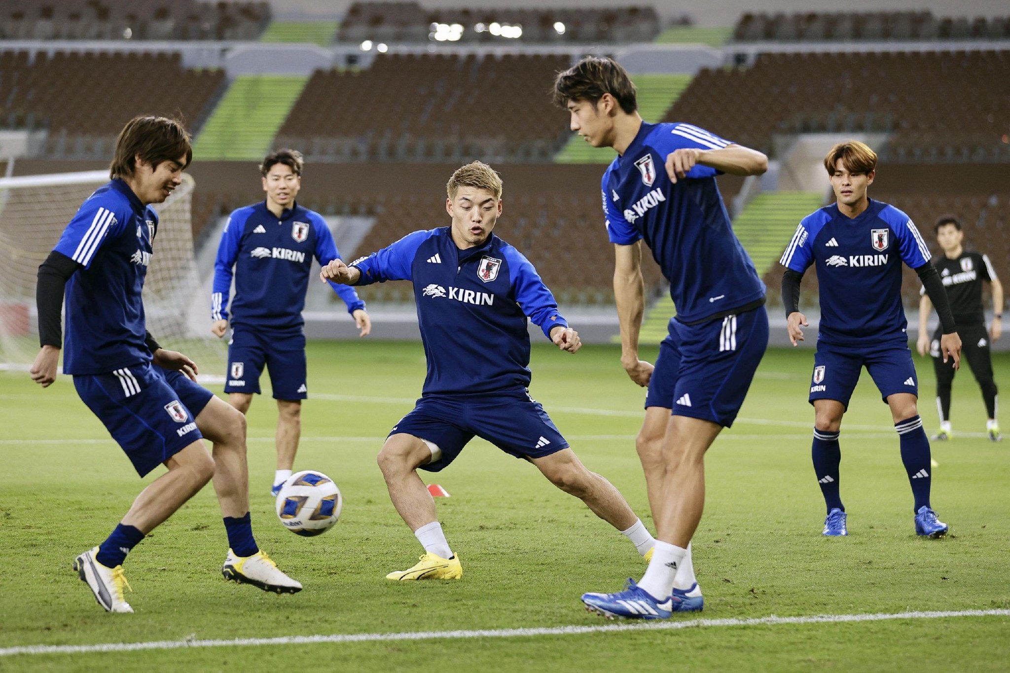 开云体育在线-日本球队在亚足联国际比赛中夺得胜利