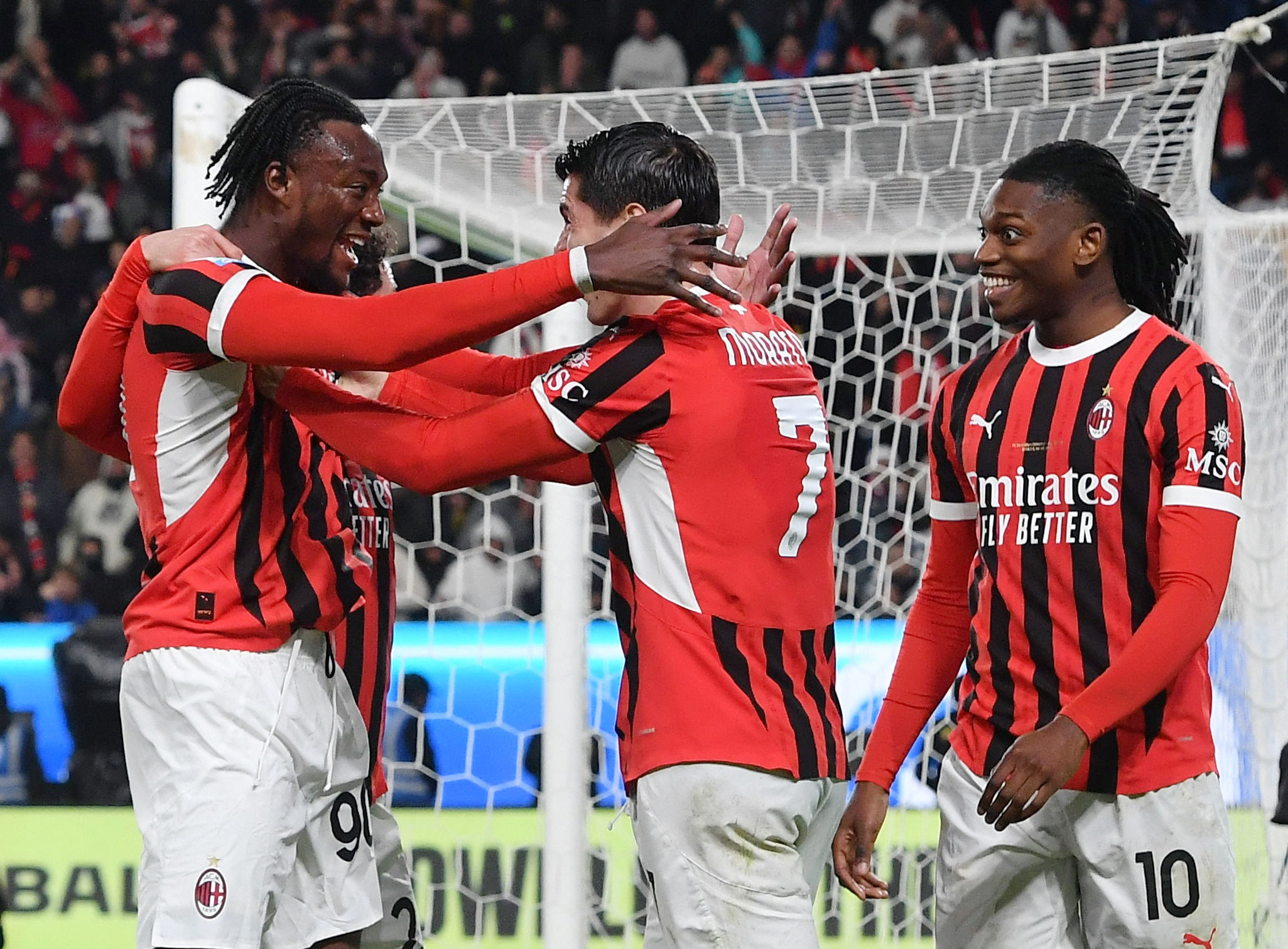 开云体育app-利物浦对阵AC米兰，双方握手言和的简单介绍