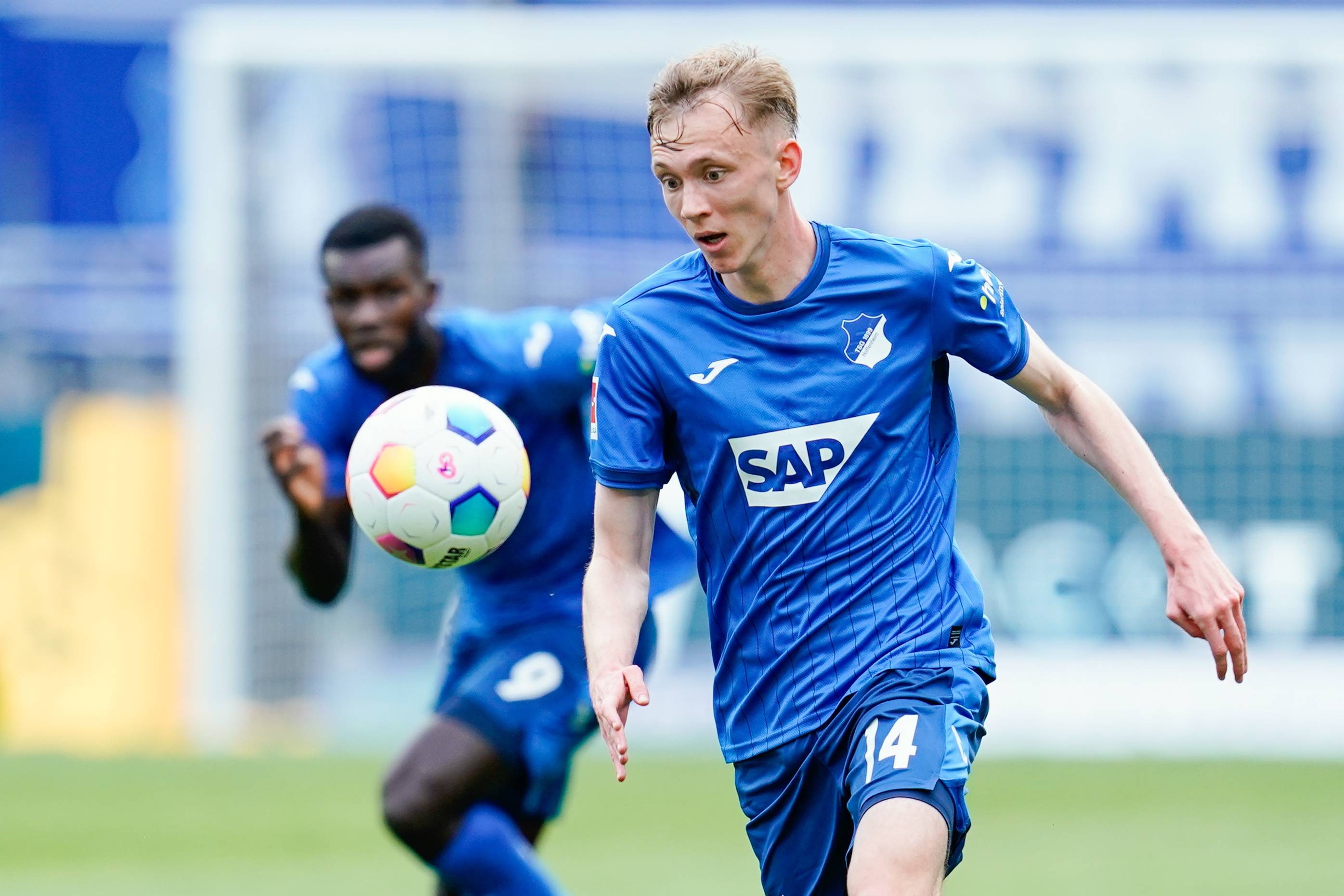 开云体育官网入口-美因茨主场失利，降级危机加重