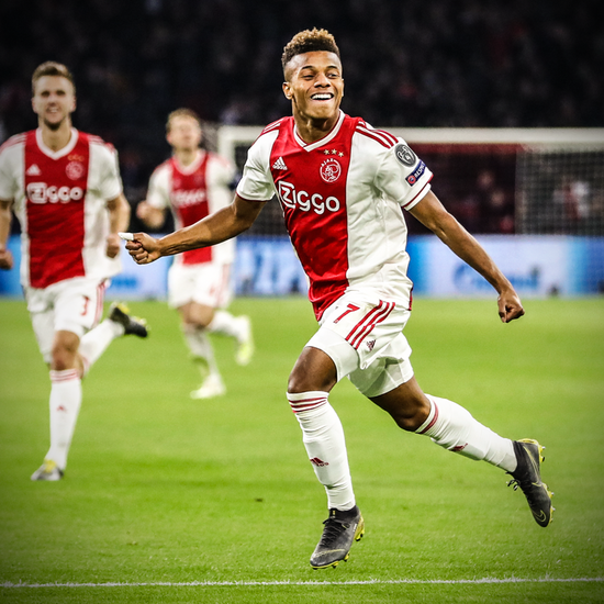 巴黎客场逆转阿贾克斯，提前晋级淘汰赛