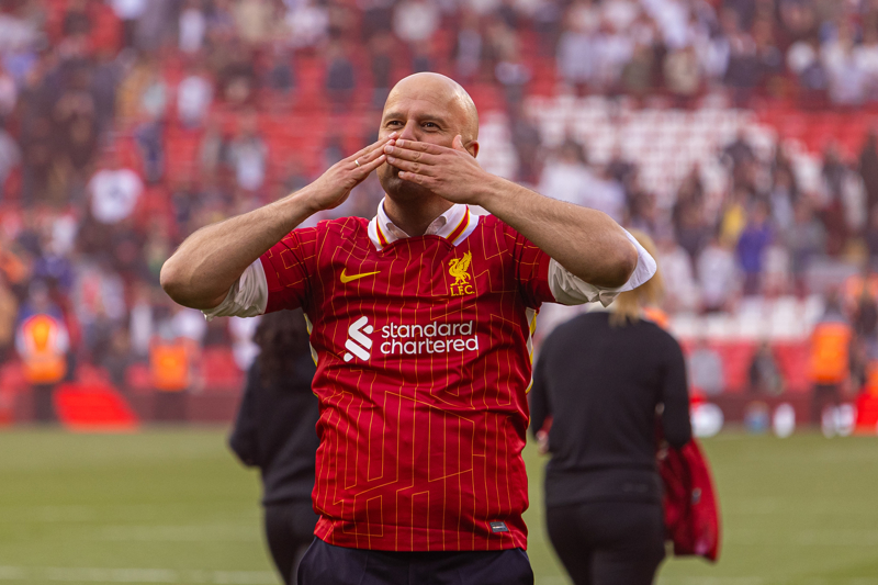 切尔西逆袭利物浦，英超冠军之路曲折多舛的简单介绍