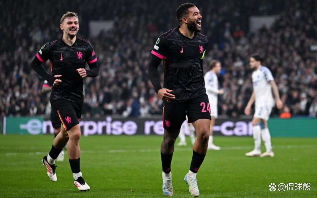 切尔西客场战平曼联，保持不败继续领跑