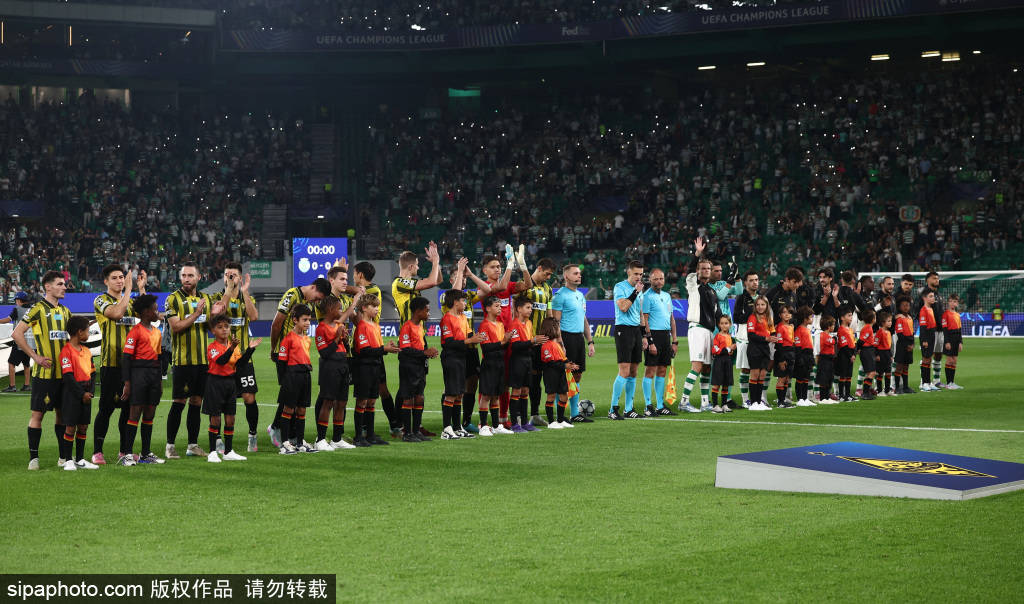 球场上的惊天逆袭,球迷热烈欢呼的简单介绍 球场上的惊天逆袭,球迷热烈欢呼的简单介绍