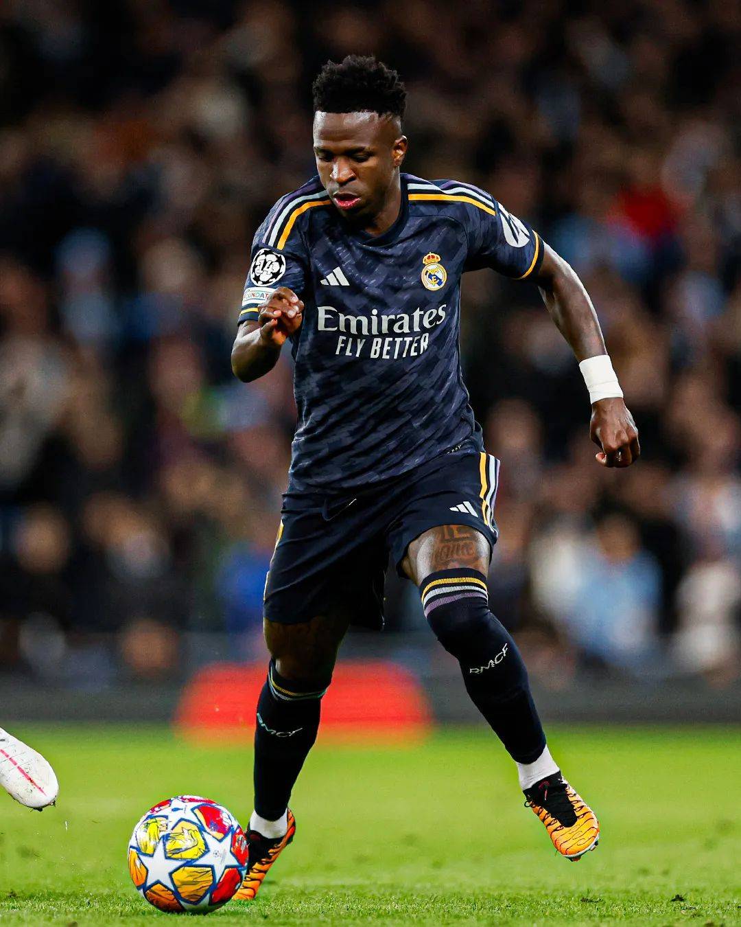 开云体育官方入口-曼城击败多特蒙德，成功晋级半决