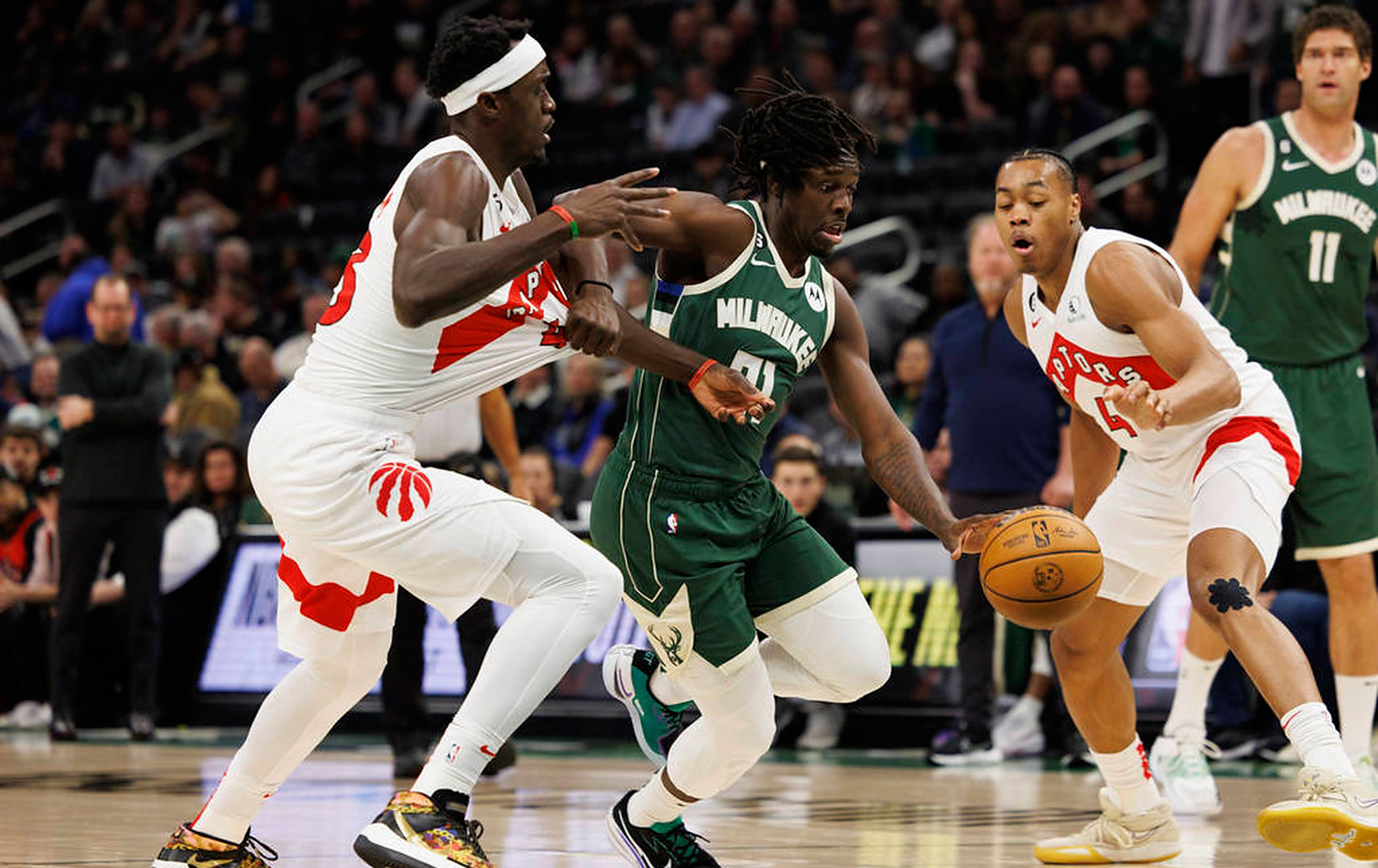 开云体育官方登录入口-包含猛龙主场击败雄鹿，小加33分带队砍下胜利的词条